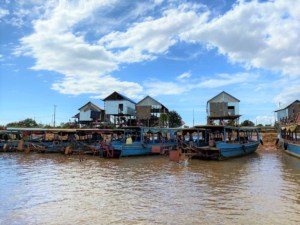 tonle sap floating village