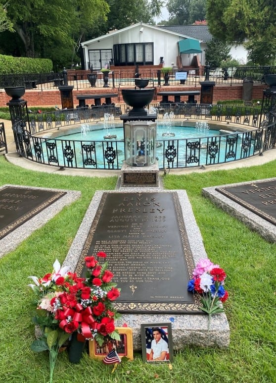 Elvis Grave