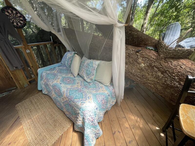 Dreamer's Escape Romantic Treehouse