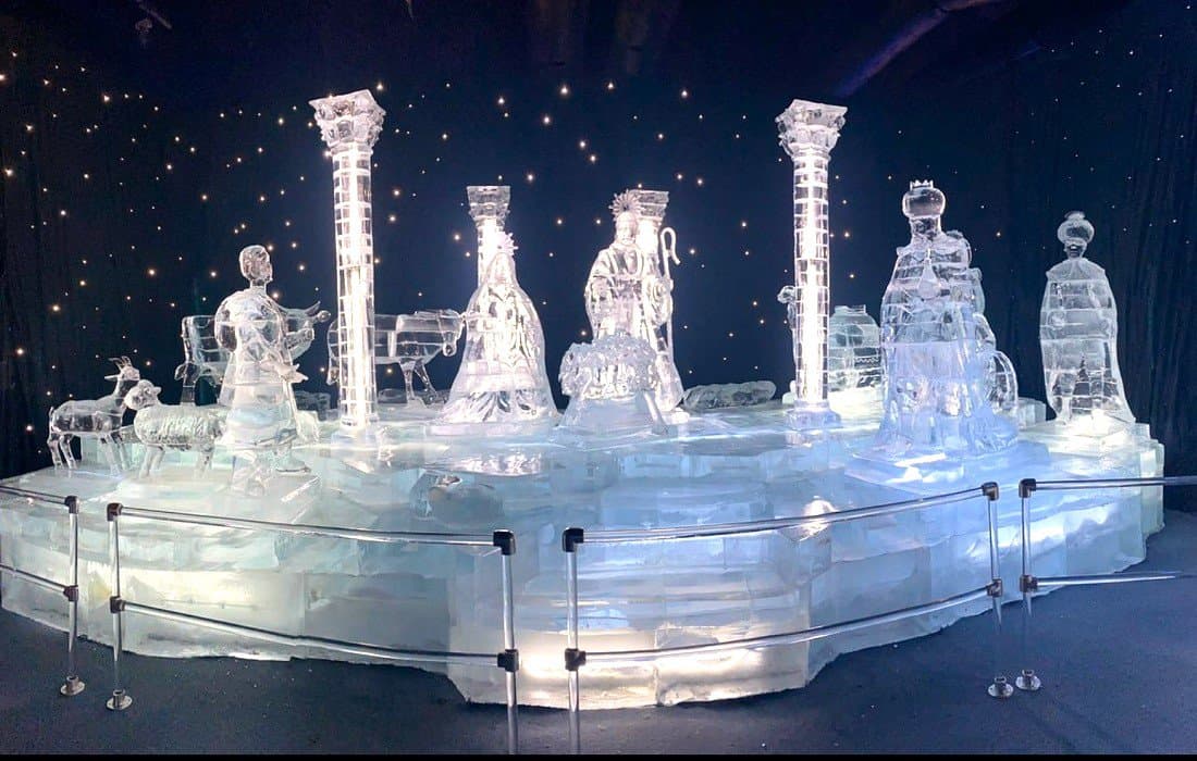 Hung out at #Gaylord and played around the #ice sculptures…