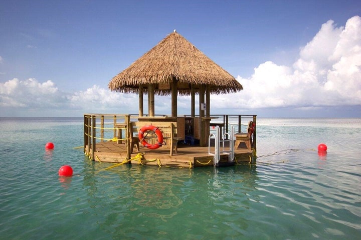 CocoCay Swim Up Bar