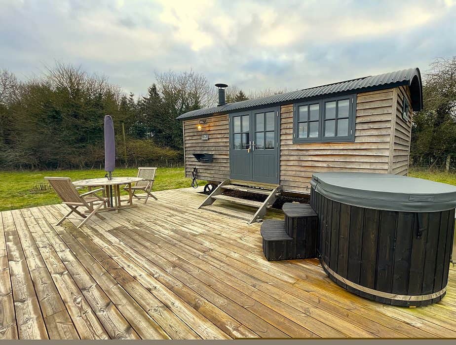 Shepherd's Hut Glamping In Exhall