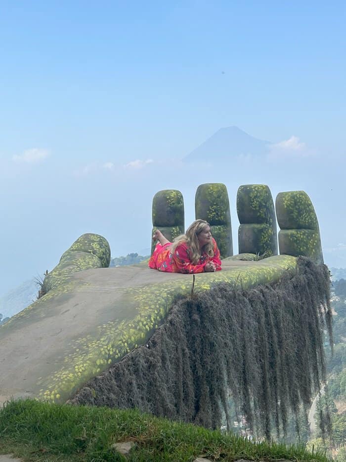 El Coloso The Giant Hand Hobbitenango Guatemala (2)